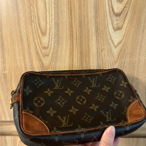 Auth Louis Vuitton Marley Dragonne PM Clutch - Picture 12 of 14